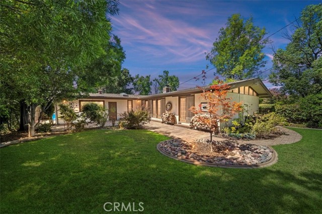 901 E Walnut Avenue, Glendora CA: https://media.crmls.org/medias/cb8c48d9-c415-44dc-8cc6-f22fa1a9bee1.jpg