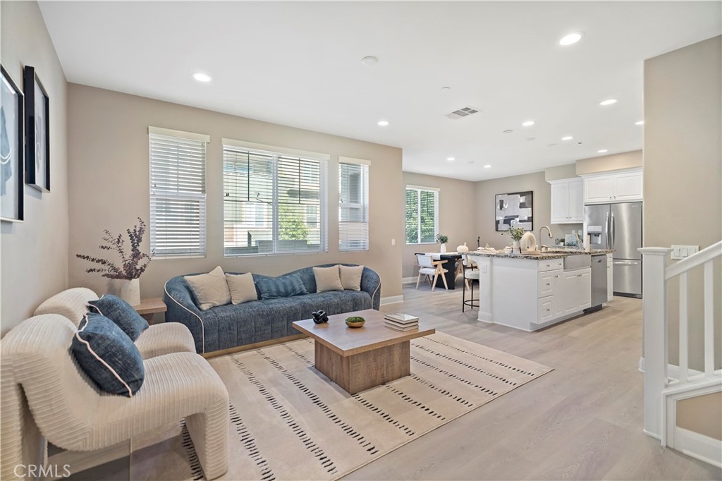 MLS #WS25270586 image #2