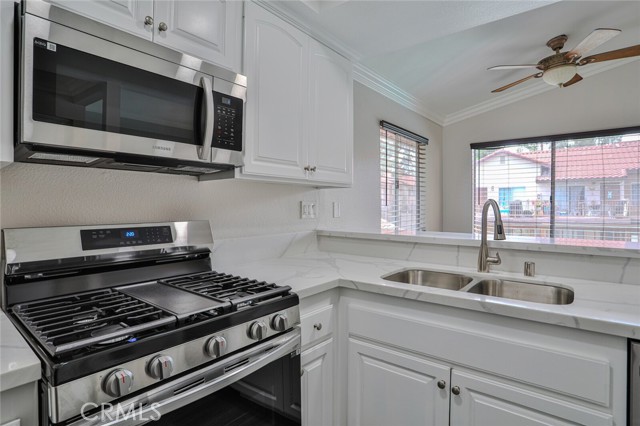 Detail Gallery Image 8 of 32 For 768 La Tierra St #I201,  Corona,  CA 92879 - 2 Beds | 2 Baths