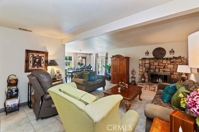 Detail Gallery Image 4 of 26 For 26597 Columbia St., Hemet,  CA 92544 - 3 Beds | 2 Baths