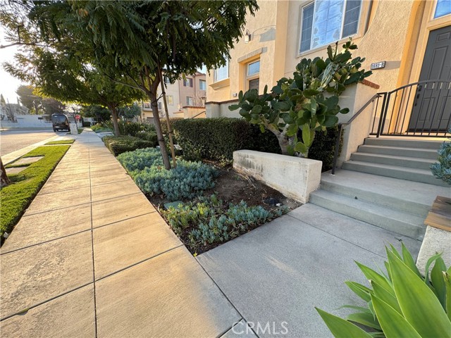 Detail Gallery Image 20 of 25 For 1681 Acacia St #B,  Alhambra,  CA 91801 - 3 Beds | 2/1 Baths