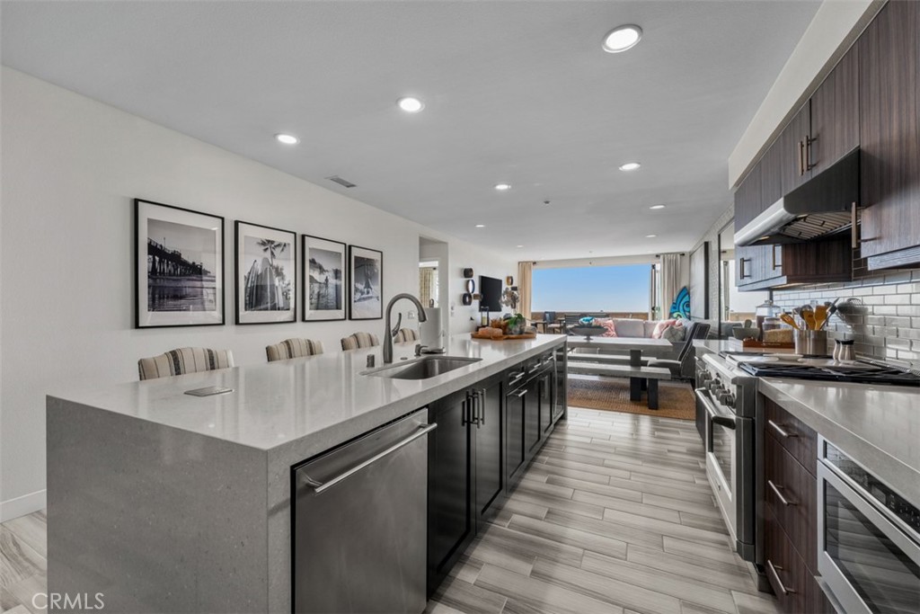 700 The Strand - photo 14