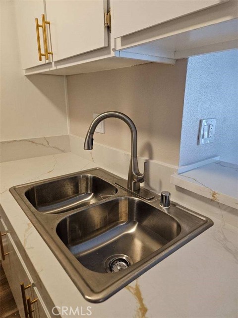 Detail Gallery Image 12 of 20 For 18307 Burbank, Tarzana,  CA 91356 - 1 Beds | 1 Baths