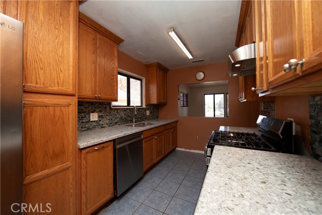 Detail Gallery Image 14 of 50 For 4402 Cathann St, Torrance,  CA 90503 - 4 Beds | 2/1 Baths