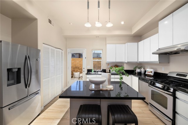 Detail Gallery Image 11 of 25 For 431 N Los Robles, Pasadena,  CA 91101 - 3 Beds | 2/1 Baths