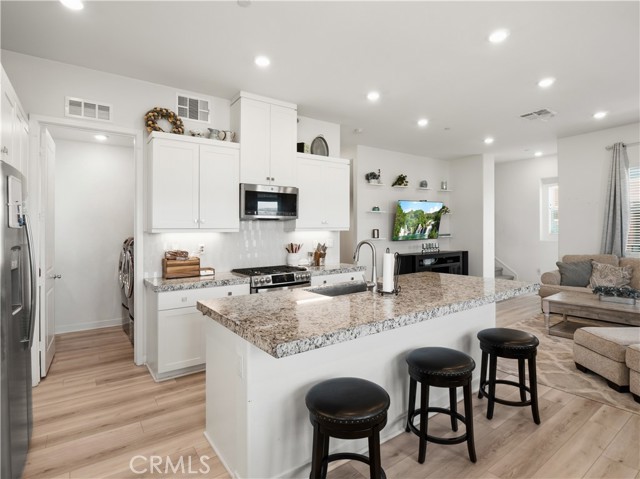 Detail Gallery Image 5 of 43 For 27013 Hummingbird Ln, Valencia,  CA 91381 - 3 Beds | 3 Baths