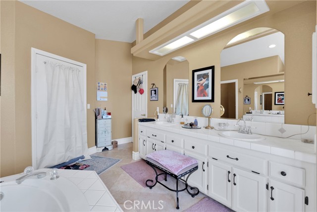 12958 Ranchero Road, Oak Hills CA: https://media.crmls.org/medias/cb921041-5f96-4aaa-8008-3b9ab7b73d32.jpg