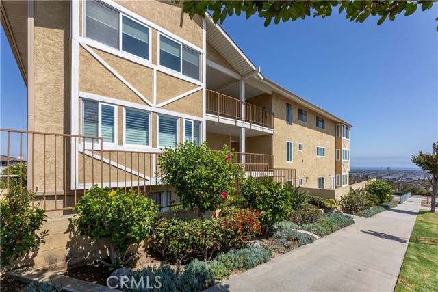 Detail Gallery Image 1 of 44 For 2240 Stanley Ave #9,  Signal Hill,  CA 90755 - 2 Beds | 2 Baths
