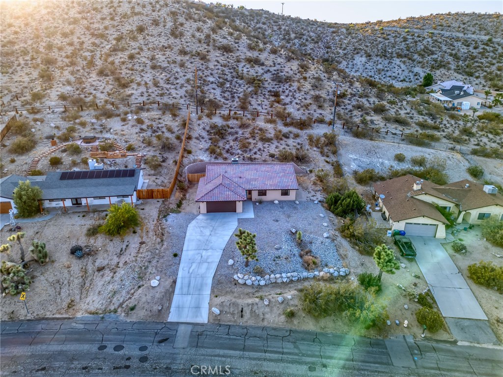 https://media.crmls.org/medias/cb9273f8-037d-4faf-824e-332cce12b5c2.jpg?preset=X-Large