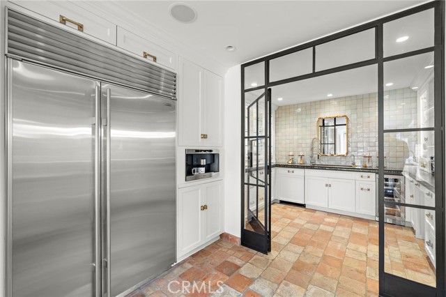 Detail Gallery Image 10 of 45 For 464 Holly, Laguna Beach,  CA 92651 - 4 Beds | 3/1 Baths