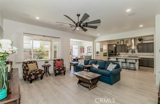 Detail Gallery Image 8 of 53 For 1523 N Ryan Ave, Clovis,  CA 93619 - 5 Beds | 4 Baths