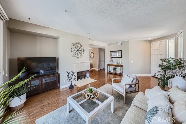 Detail Gallery Image 14 of 39 For 4167 Warner Ave #101,  Huntington Beach,  CA 92649 - 2 Beds | 2 Baths