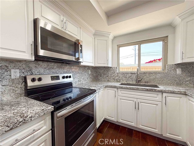 623 Lakeview Lane, Costa Mesa CA: https://media.crmls.org/medias/cb9441c0-bf69-4bde-8678-9fed5888df69.jpg