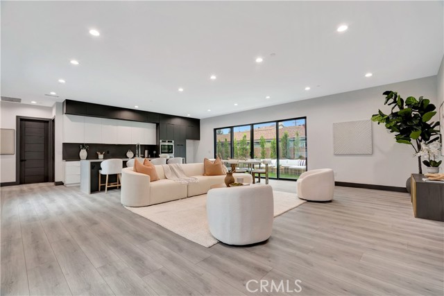 19513 Cantara Street photo 8