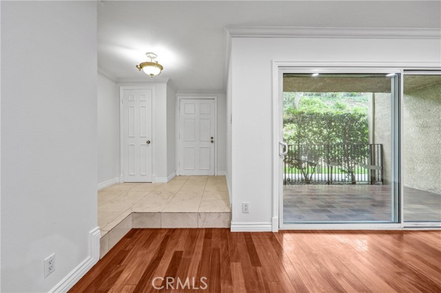 Detail Gallery Image 2 of 29 For 9637 via Rimini #121,  Burbank,  CA 91504 - 3 Beds | 3 Baths