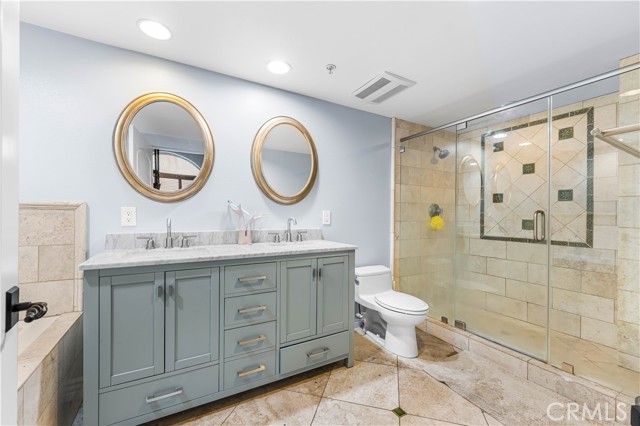 Detail Gallery Image 16 of 33 For 10913 Whipple St #302,  Toluca Lake,  CA 91602 - 2 Beds | 2 Baths