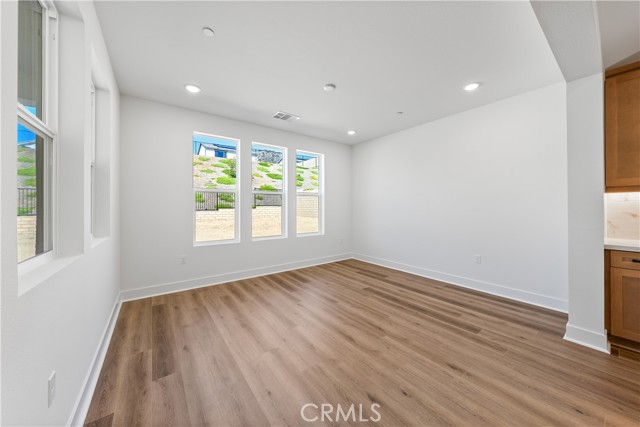 30105 Hillside Place, Castaic CA: https://media.crmls.org/medias/cb958122-fa83-4a86-afc0-fbd555419b58.jpg