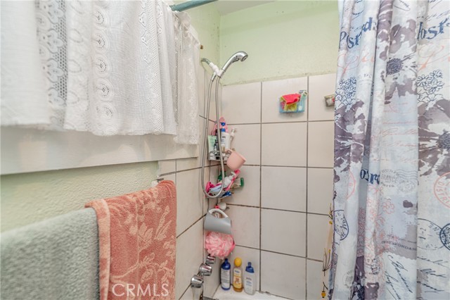 Detail Gallery Image 20 of 31 For 7410 Parmelee Ave, Los Angeles,  CA 90001 - 2 Beds | 1/1 Baths