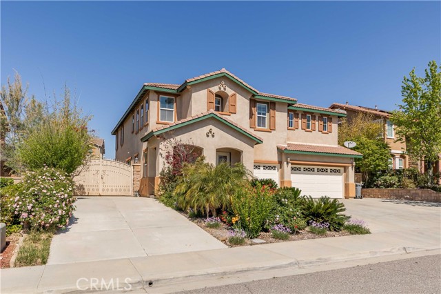 Detail Gallery Image 3 of 55 For 41036 Sunsprite St, Lake Elsinore,  CA 92532 - 5 Beds | 4/1 Baths