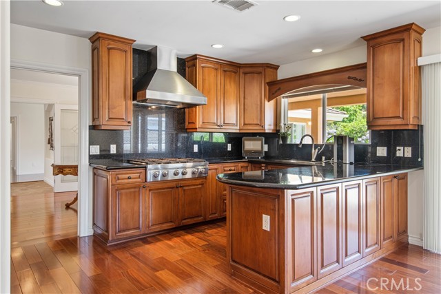 6966 Crest Road, Rancho Palos Verdes CA: https://media.crmls.org/medias/cb974b11-5c73-433d-8721-2e4b34bf9f84.jpg