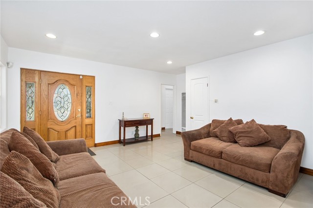 Detail Gallery Image 14 of 51 For 13828 Cowley Ave, Bellflower,  CA 90706 - 4 Beds | 2 Baths