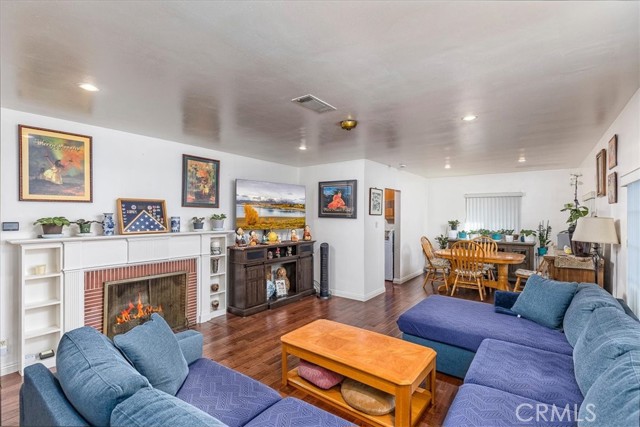 Image 4 of 30 For 4423 Maplewood Place