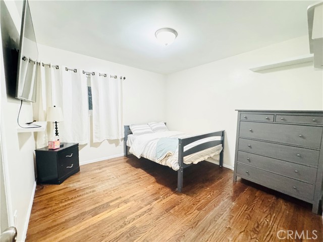 Detail Gallery Image 15 of 44 For 11905 Paso Robles, Granada Hills,  CA 91344 - 4 Beds | 3 Baths