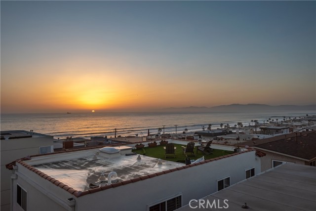 221 36th Street, Manhattan Beach, California 90266, 3 Bedrooms Bedrooms, ,3 BathroomsBathrooms,Residential,Sold,36th,SB22069794