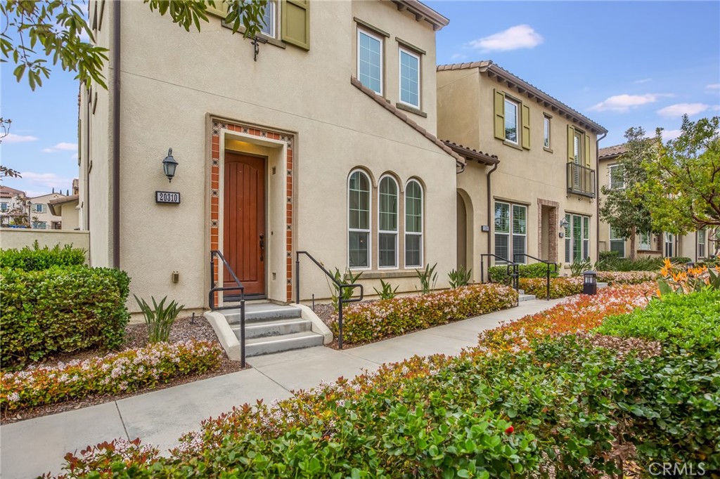 20310 Paseo Los Arcos