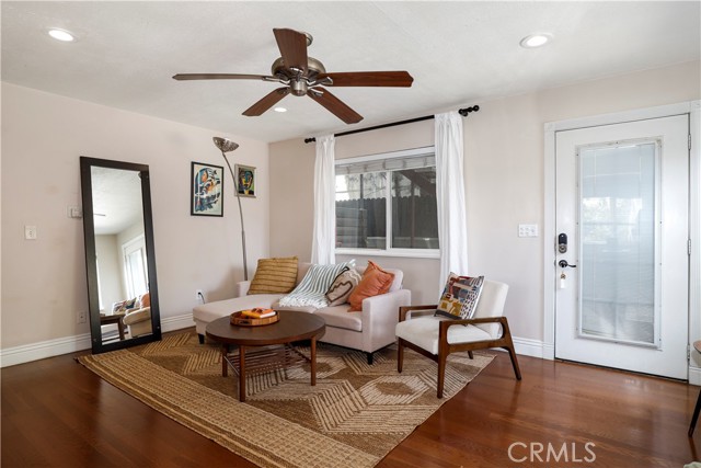 2114 India Street, Los Angeles CA: https://media.crmls.org/medias/cb9a50be-7a33-4336-b237-6d9c576f6a27.jpg