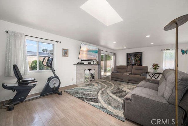 815 Marvista S Avenue, Seal Beach CA: https://media.crmls.org/medias/cb9a9039-7a46-44f7-b2ea-e0363f90d081.jpg