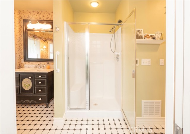 Detail Gallery Image 35 of 75 For 42425 Bear Loop, Big Bear Lake,  CA 92314 - 3 Beds | 3/1 Baths