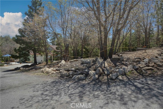 949 Inspiration Drive, Lake Arrowhead CA: https://media.crmls.org/medias/cb9c1186-a3be-4459-b88e-9ed666130523.jpg
