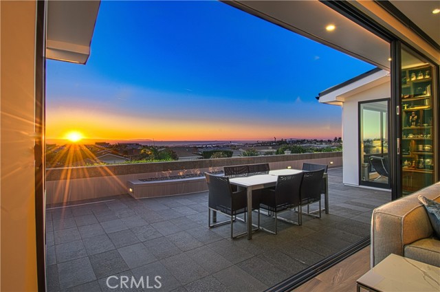 Detail Gallery Image 11 of 39 For 1301 Outrigger Dr, Corona Del Mar,  CA 92625 - 4 Beds | 3/1 Baths