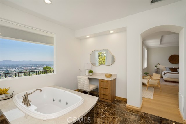 3318 Durham Court, Burbank CA: https://media.crmls.org/medias/cb9c6f33-b7d4-4918-973d-db33444b51ed.jpg