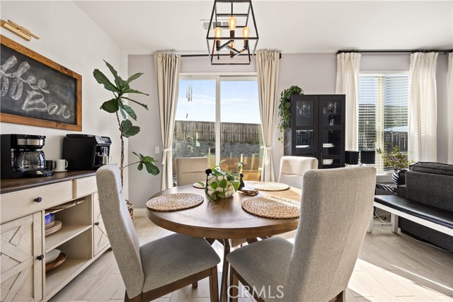 Detail Gallery Image 8 of 50 For 15592 Red Oak, Victorville,  CA 92394 - 3 Beds | 2 Baths