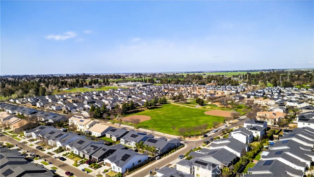 Detail Gallery Image 6 of 49 For 2396 Aviles, Merced,  CA 95340 - 4 Beds | 3 Baths