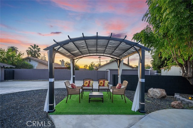 Detail Gallery Image 4 of 15 For 22349 Vanowen St, Canoga Park,  CA 91303 - 3 Beds | 2 Baths