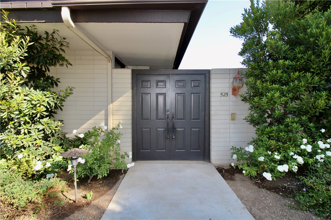 Detail Gallery Image 1 of 16 For 525 W Scott Ave, Fresno,  CA 93704 - 2 Beds | 2 Baths