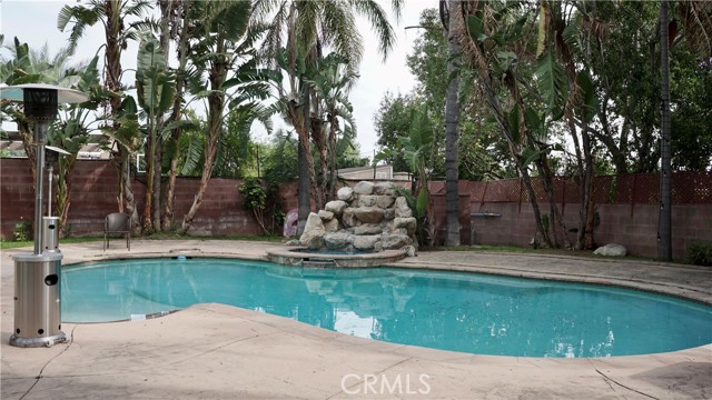 Detail Gallery Image 4 of 32 For 925 Sherlock Dr, Burbank,  CA 91501 - 3 Beds | 3 Baths