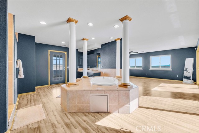 Detail Gallery Image 16 of 34 For 10180 Buffalo Rd, Oak Hills,  CA 92344 - 5 Beds | 4 Baths