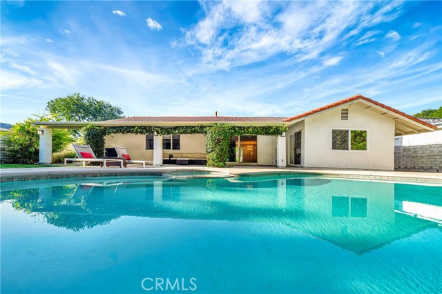 3811 Algonaut Drive, Calabasas CA: https://media.crmls.org/medias/cba00fba-0d3a-4b11-b629-5f7e94f2d355.jpg