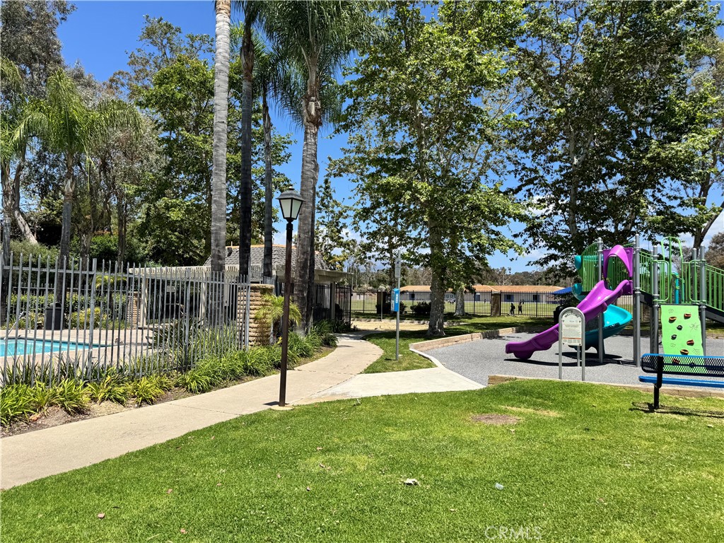 https://media.crmls.org/medias/cba0d275-d22c-47b3-8b62-b46b10ba1948.jpg?preset=X-Large