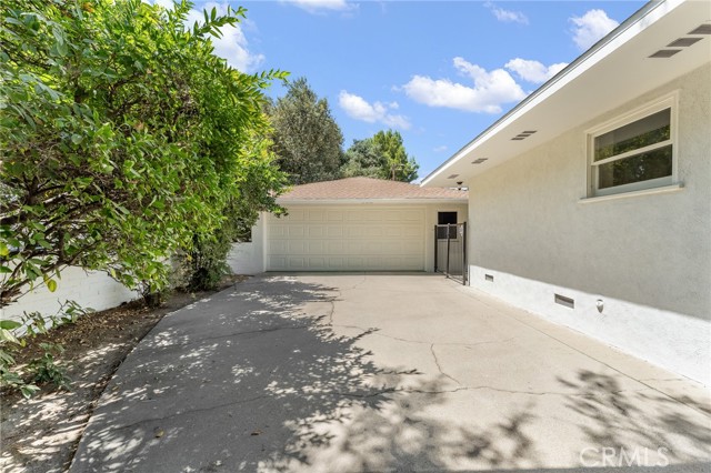 Detail Gallery Image 33 of 43 For 3002 Muscupiabe Dr, San Bernardino,  CA 92405 - 3 Beds | 1/1 Baths