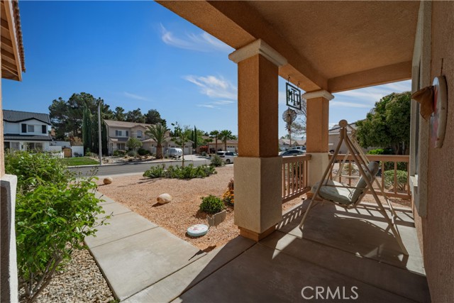 Detail Gallery Image 5 of 33 For 311 Bogie St, Palmdale,  CA 93551 - 5 Beds | 2 Baths
