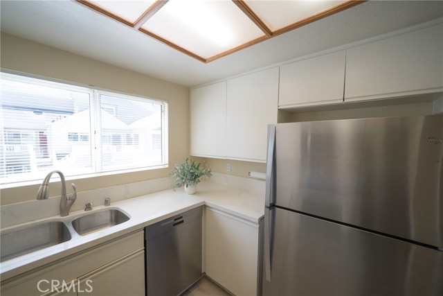 5 Elmbrook, Aliso Viejo CA: https://media.crmls.org/medias/cba42387-b8dd-43de-b793-ca2e1556d583.jpg