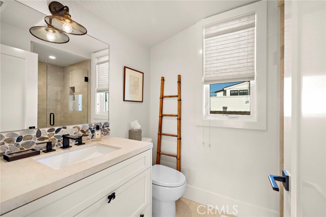 Detail Gallery Image 24 of 68 For 711 1/2 Marigold, Corona Del Mar,  CA 92625 - 2 Beds | 2/1 Baths