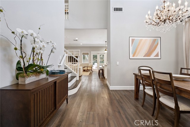 Detail Gallery Image 4 of 37 For 5179 Knollwood Way, Woodland Hills,  CA 91364 - 4 Beds | 3 Baths