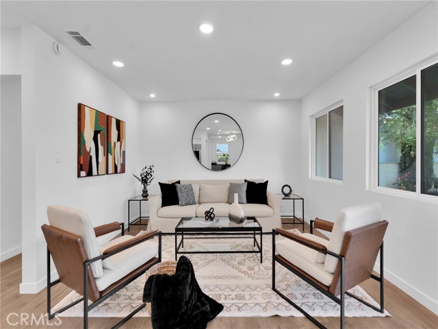 Detail Gallery Image 11 of 22 For 10050 Gloria Ave, Granada Hills,  CA 91343 - 3 Beds | 2/1 Baths
