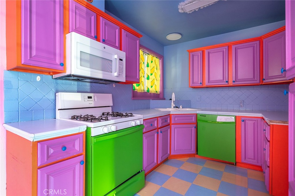 https://media.crmls.org/medias/cba4de97-5f37-4621-8f96-30d1975f27e4.jpg?preset=X-Large